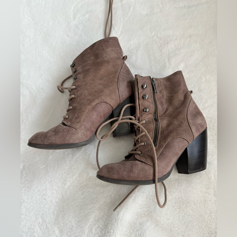 Super cute Dolce by mojo moxy taupe healed lace-up booties with zipper.